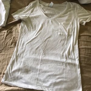 white v neck women’s t shirt